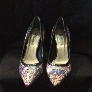 J Renee Fame Pump in Black patent/floral